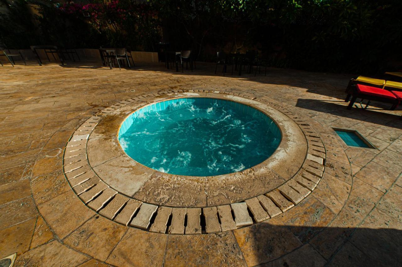 Oryx Hotel Akaba Kültér fotó A circular spa
