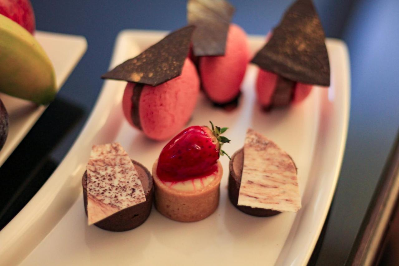 Oryx Hotel Akaba Kültér fotó Petit fours