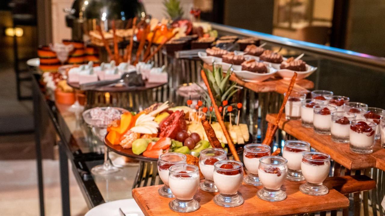 Oryx Hotel Akaba Kültér fotó A dessert buffet