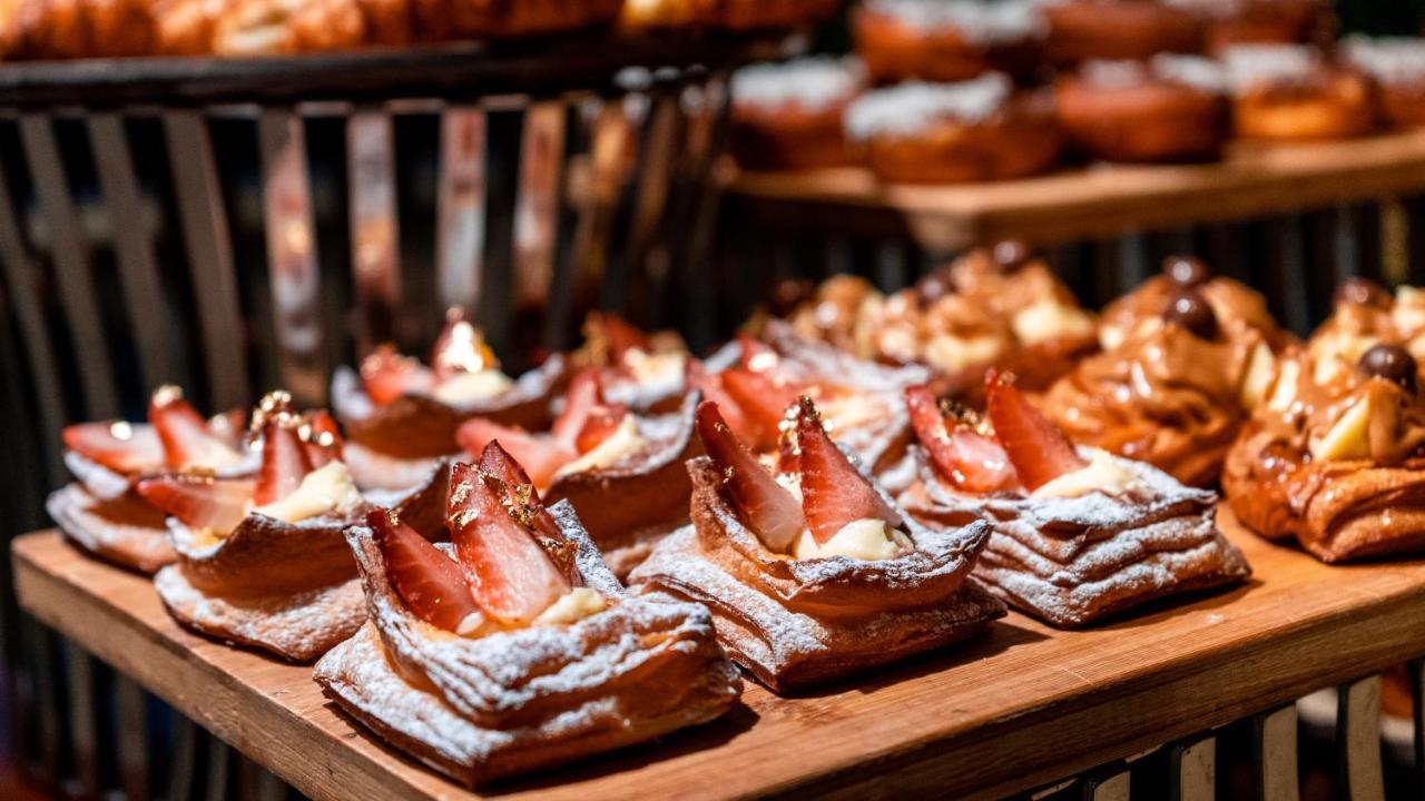 Oryx Hotel Akaba Kültér fotó Baked goods at a buffet