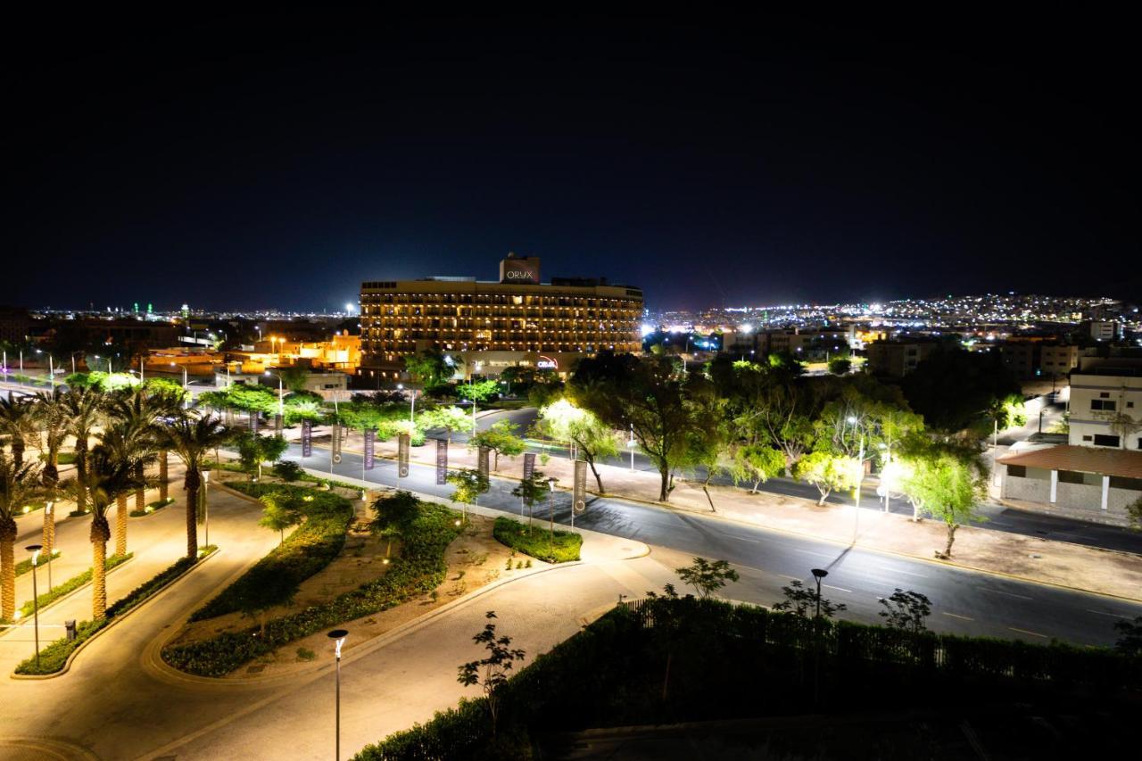 Oryx Hotel Akaba Kültér fotó The campus at night